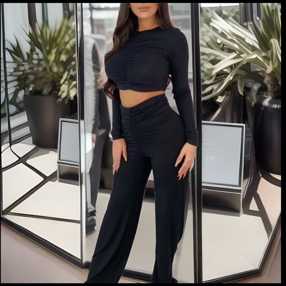 Sexy Long Sleeve Ruched Bust Crop Top & Ruched Butt lifting Pant Outfit